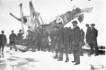Красинцы у разбитого самолета Лундборга