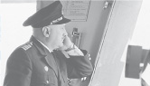 Капитан Ю. С. Кучиев в рубке атомного ледокола «Арктика»