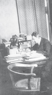 Я. И. Перельман за работой. 1934 год