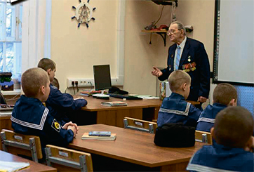 Виктор Васильев на уроке в Нахимовском училище